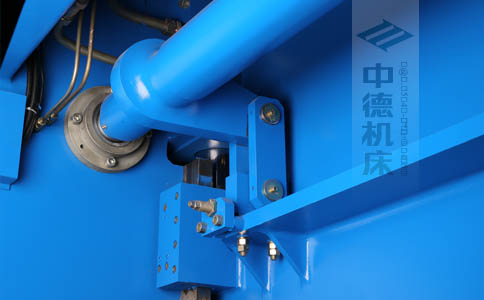 ZDPK-8025配有中德公司最新型扭軸同步裝置，強(qiáng)度高，能調(diào)節(jié)，專利技術(shù).jpg